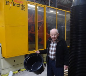 Founder George Anderson holding Anderson’s new design #15 pot for wholesale nurseries.